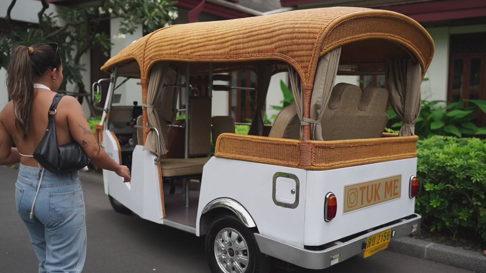 TukMe.co tuk tuk tour showcasing authentic Bangkok experiences, local guides, iconic temples, vibrant street food, and hidden city gems