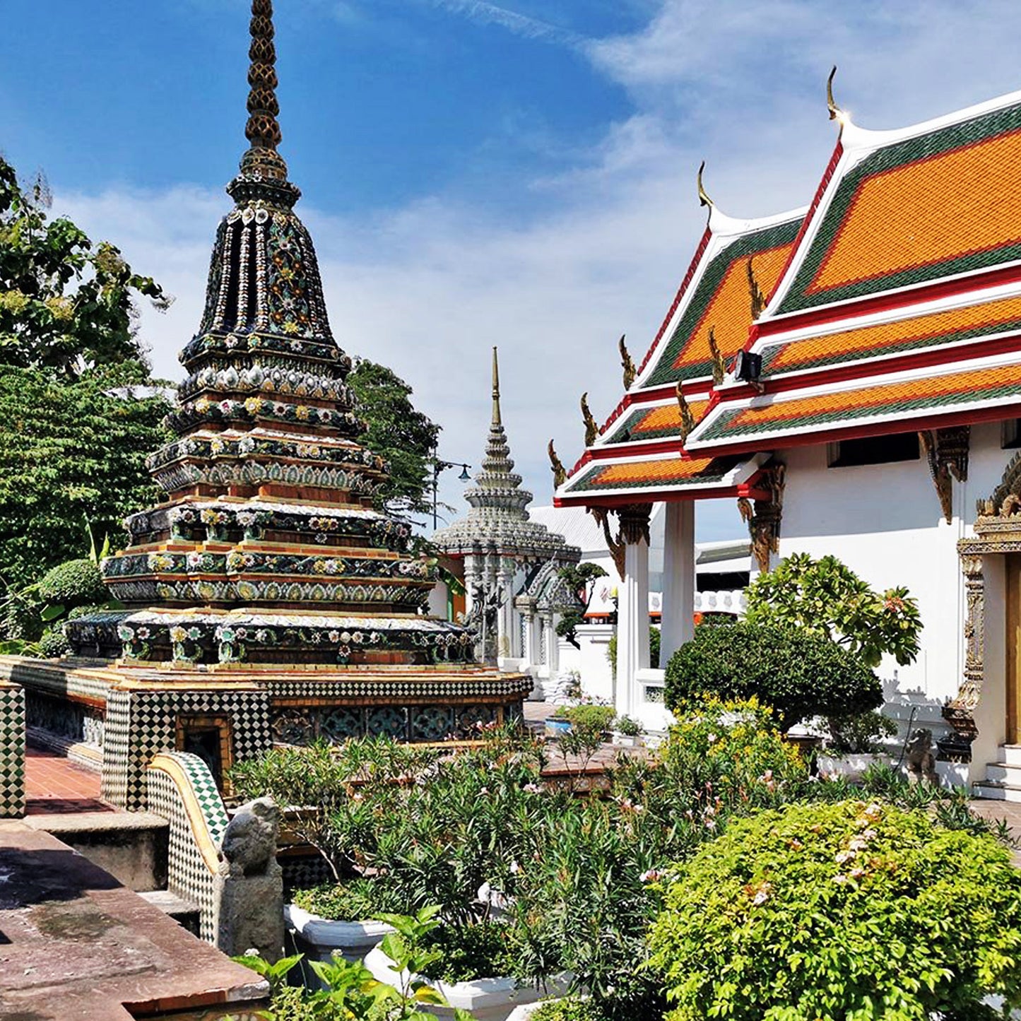 Wat Pho temple and pagoda in Bangkok, visit historic sites by Tuk Tuk with TukMe tours